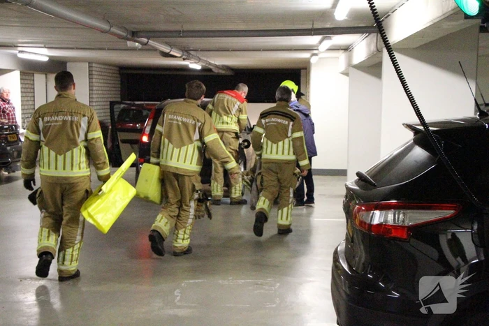 Brandweer dekt plas benzine af
