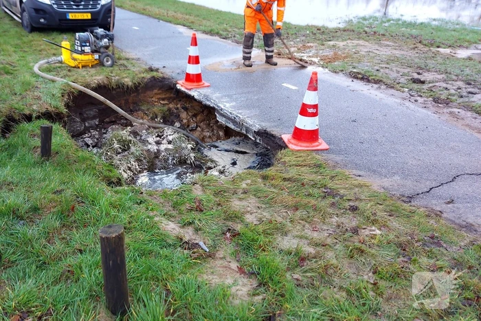 Weiland onder water door geknapte transportwaterleiding