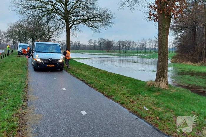 Weiland onder water door geknapte transportwaterleiding