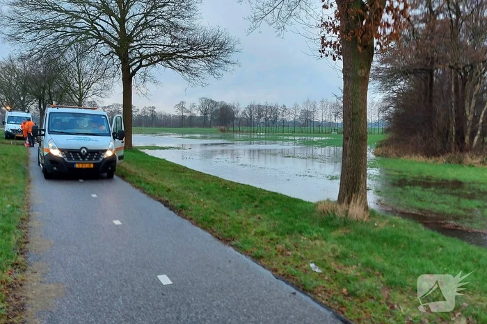 Weiland onder water door geknapte transportwaterleiding