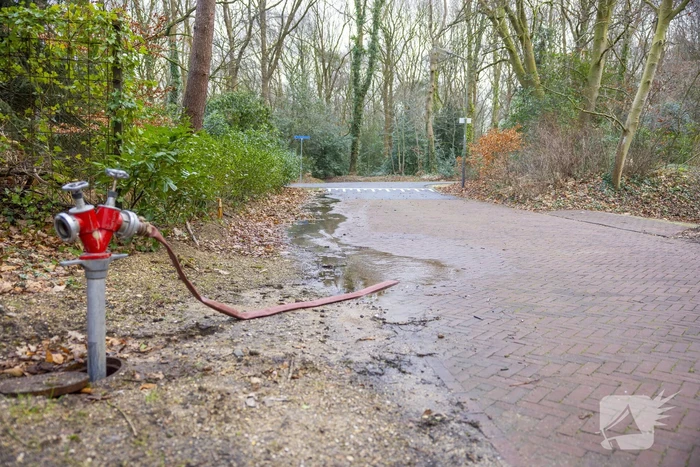 Vitens bezig met herstel van gesprongen waterleiding