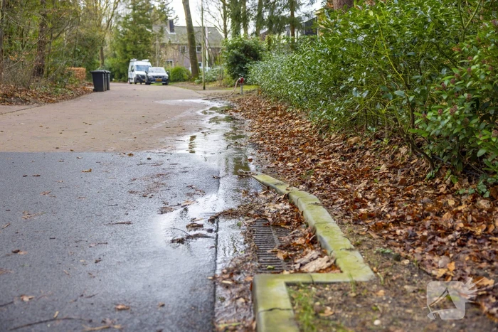 Vitens bezig met herstel van gesprongen waterleiding