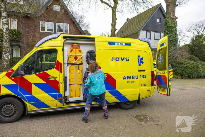 Traumahelikopter trekt veel bekijks met landing op voetbalveld