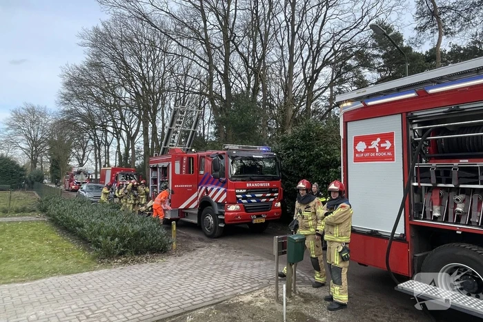 Veel rook bij brand op zolder van woning