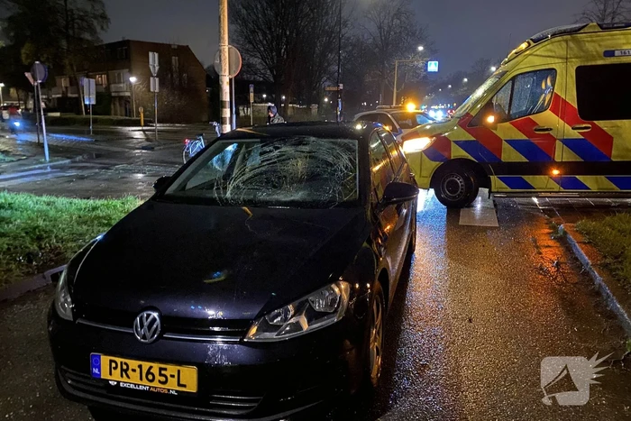 Voetganger geschept op zebrapad