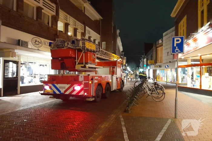 Lichtkoepel waait van dak en belandt in Kruidvat