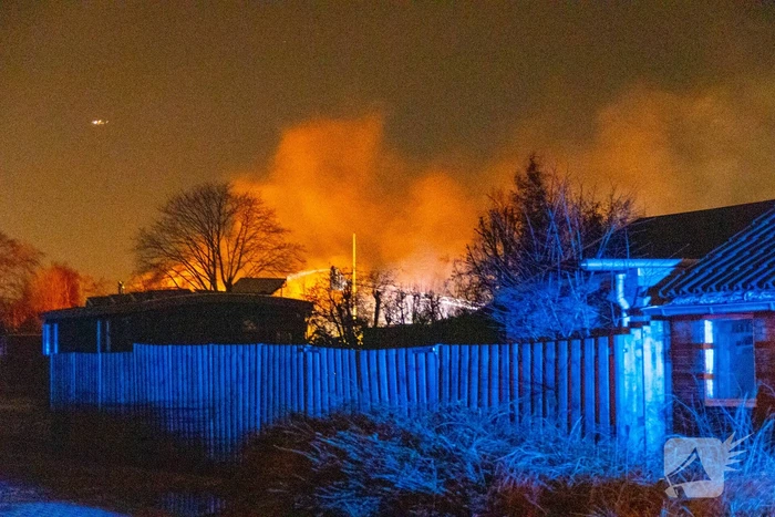 Flinke vlammen bij brand in gebouw