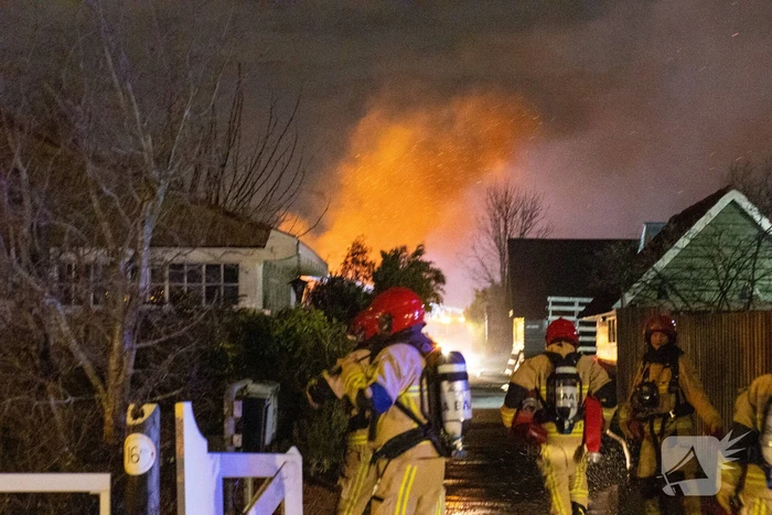 Flinke vlammen bij brand in gebouw