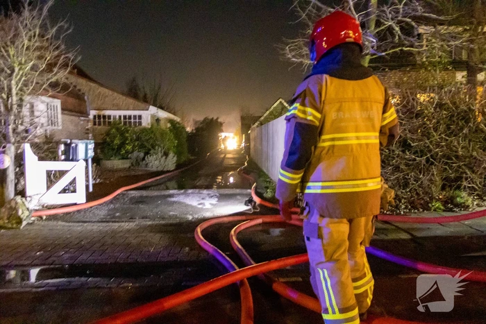 Flinke vlammen bij brand in gebouw