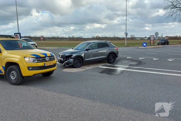 Flinke schade vij verkeersongeval op kruising