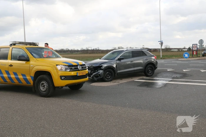 Flinke schade vij verkeersongeval op kruising