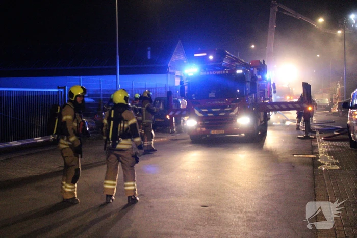 Grote brand in bedrijfspand
