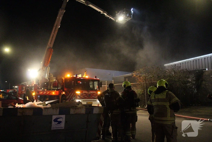 Grote brand in bedrijfspand