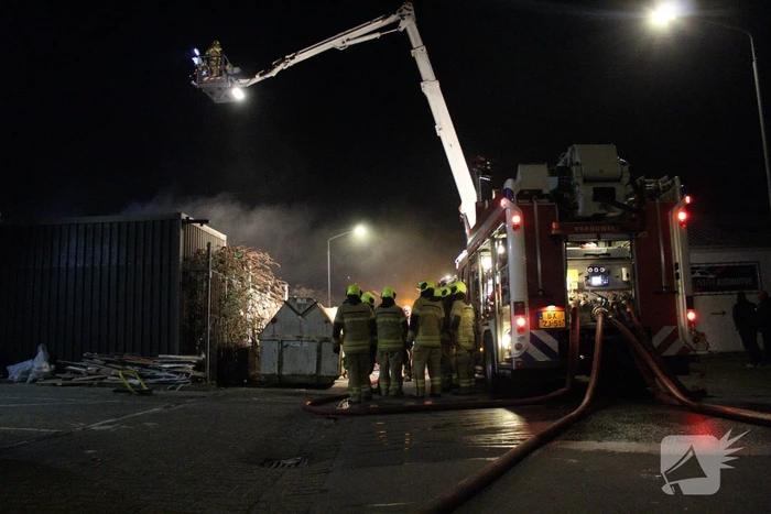 Grote brand in bedrijfspand