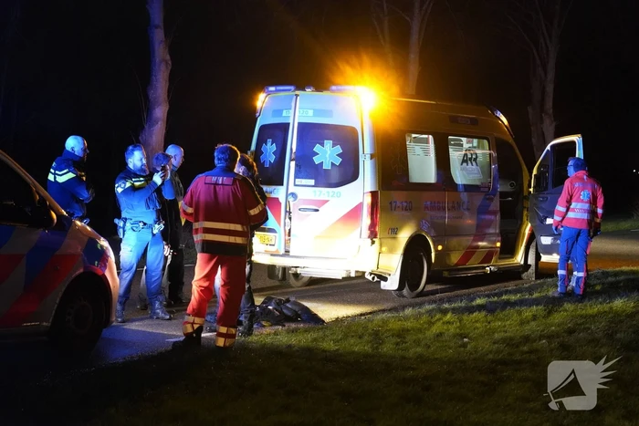 Auto gaat kopje onder