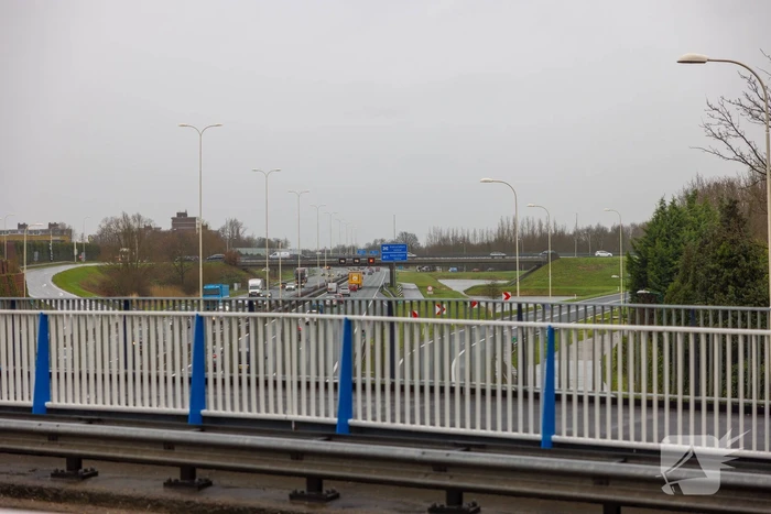 Bestelbus crasht tegen RIMOB