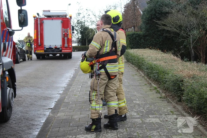 Brandweer stelt rolluik veilig