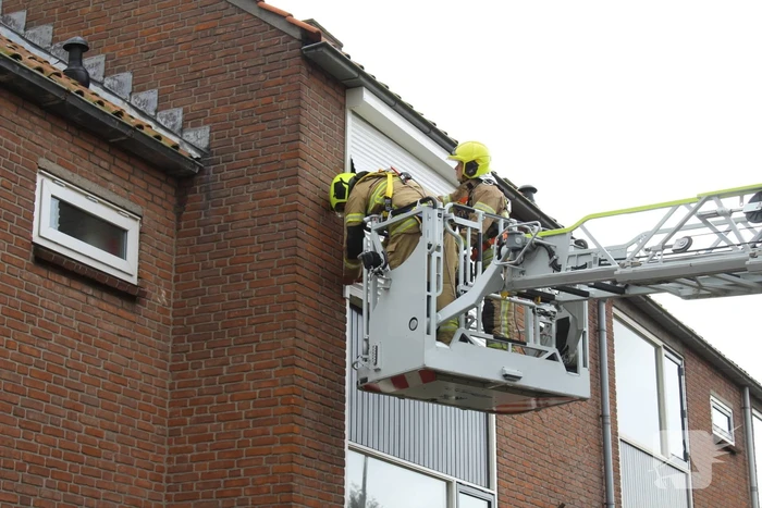 Brandweer stelt rolluik veilig