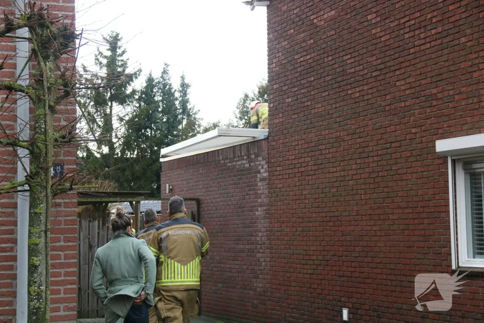 Overkapping van woning laat los door harde wind