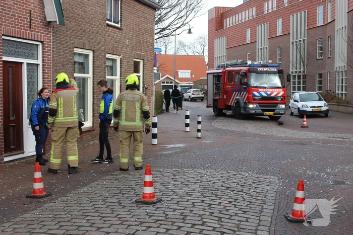 Glasplaten waaien uit pand
