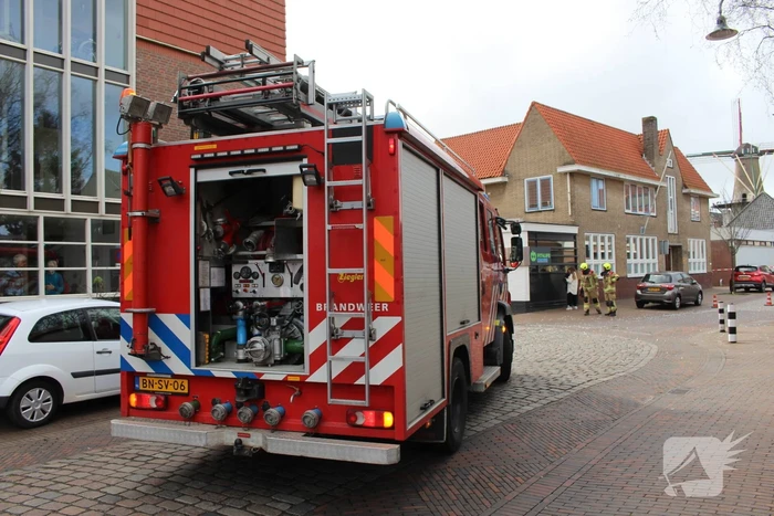 Glasplaten waaien uit pand