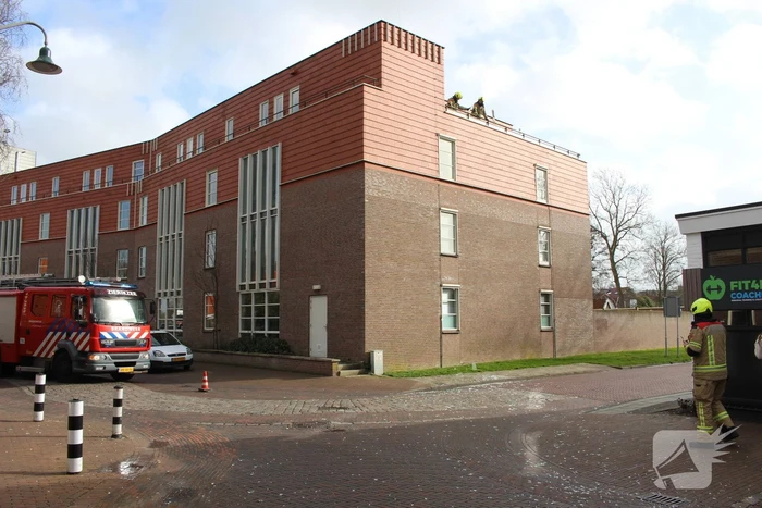 Glasplaten waaien uit pand