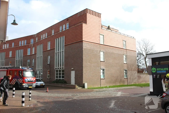 Glasplaten waaien uit pand