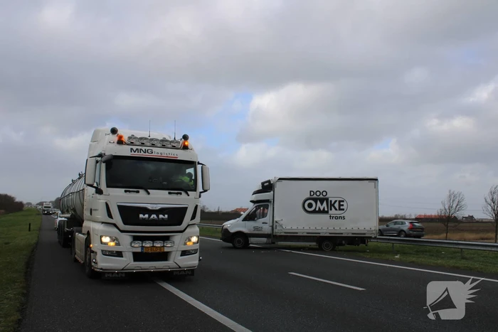 Schade aan bestelbus door harde wind