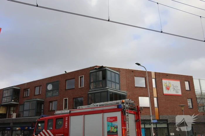 Dakbedekking losgewaaid door storm