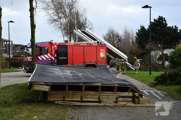 Overkapping van wellnessruimte weggewaaid