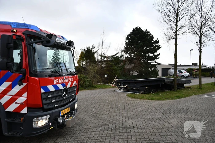 Overkapping van wellnessruimte weggewaaid