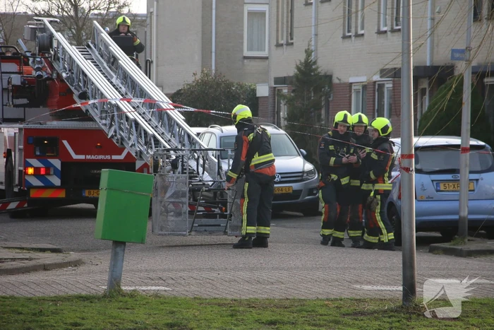 Dak waait van woning