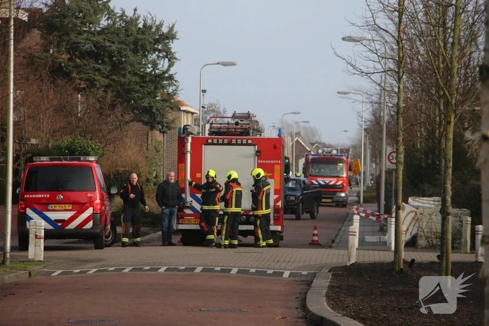 Dak waait van woning
