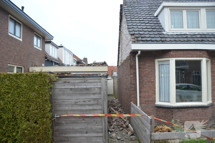 Gevel waait van woning