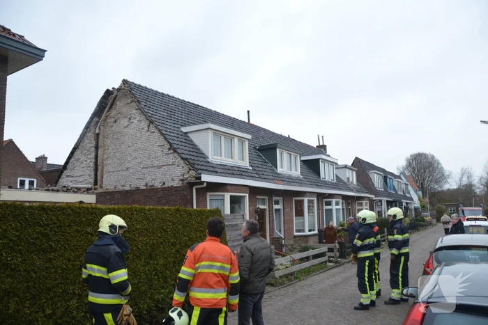 Gevel waait van woning