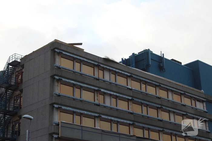 Dak waait los van ziekenhuis