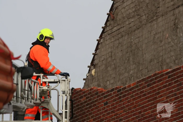 Gevel stort in door harde wind