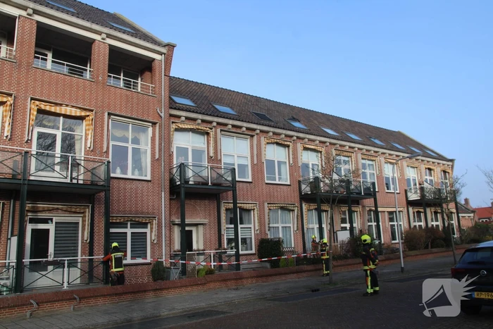 Dakpannen en zonwering waaien van dak woning af