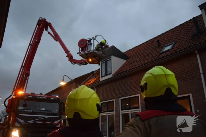 Dak waait van dakkapellen af