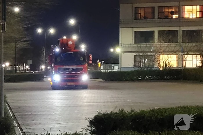 Isolatiemateriaal waait van ziekenhuis