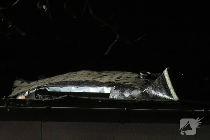 Brandweer gehinderd door omvallende boom