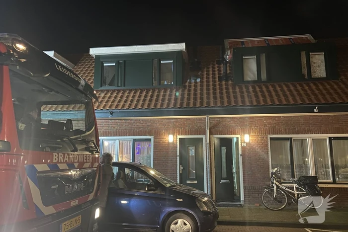 Dak van dakkapel komt los door storm Eunice