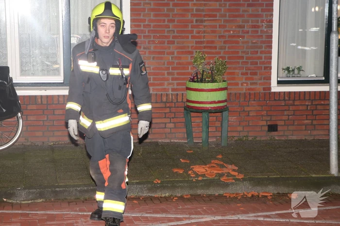 Dak van dakkapel komt los door storm Eunice