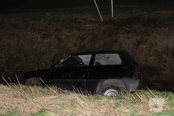 Auto aangetroffen in sloot