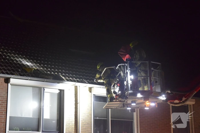 Nok waait van dak van woning