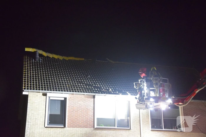 Nok waait van dak van woning