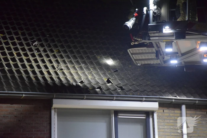 Nok waait van dak van woning