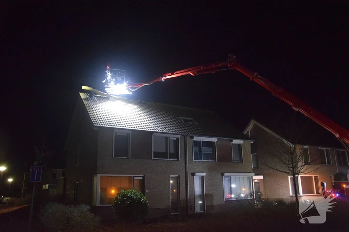 Nok waait van dak van woning