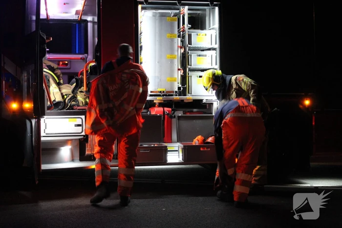 Boom blokkeert tankstation
