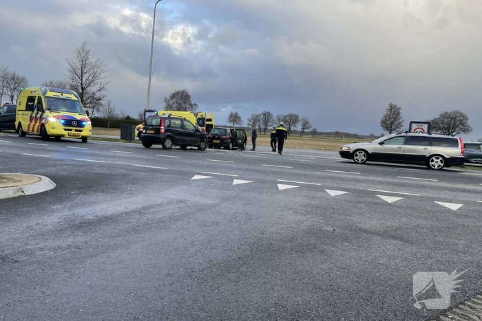 Botsing tussen twee voertuigen op kruising